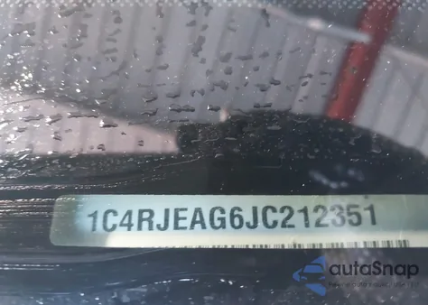 2018 Jeep Grand Cherokee Laredo E 4X2 из США, поврежденный, VIN 1C4RJEAG6JC212351